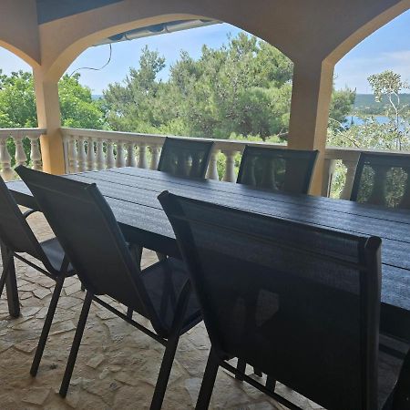 Villa Punta Blava - Beach Front, Ideal For Family Vacation With Kids, Large Terraces With Sea View, Internet, Netflix, No Pets Allowed Obrovac Eksteriør billede