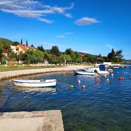 Villa Punta Blava - Beach Front, Ideal For Family Vacation With Kids, Large Terraces With Sea View, Internet, Netflix, No Pets Allowed Obrovac Eksteriør billede