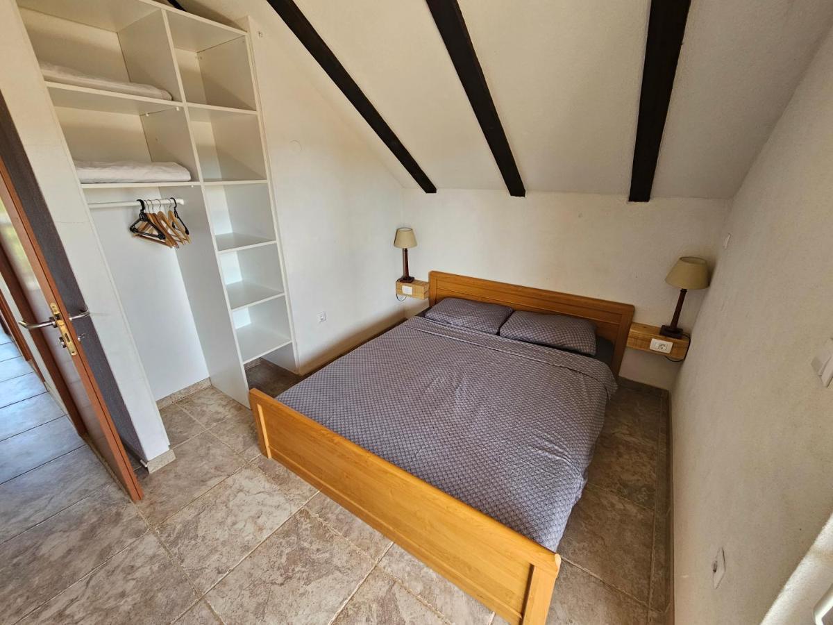 Villa Punta Blava - Beach Front, Ideal For Family Vacation With Kids, Large Terraces With Sea View, Internet, Netflix, No Pets Allowed Obrovac Eksteriør billede