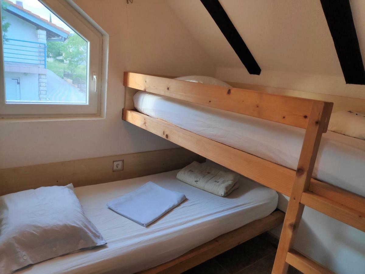 Villa Punta Blava - Beach Front, Ideal For Family Vacation With Kids, Large Terraces With Sea View, Internet, Netflix, No Pets Allowed Obrovac Eksteriør billede