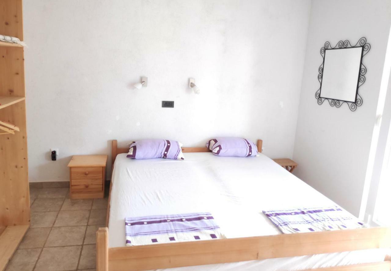 Villa Punta Blava - Beach Front, Ideal For Family Vacation With Kids, Large Terraces With Sea View, Internet, Netflix, No Pets Allowed Obrovac Eksteriør billede