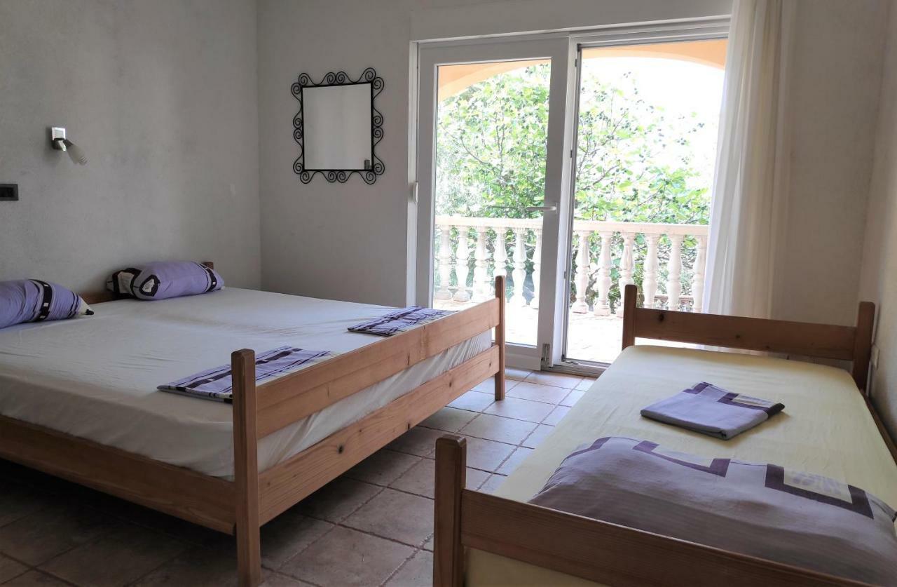 Villa Punta Blava - Beach Front, Ideal For Family Vacation With Kids, Large Terraces With Sea View, Internet, Netflix, No Pets Allowed Obrovac Eksteriør billede
