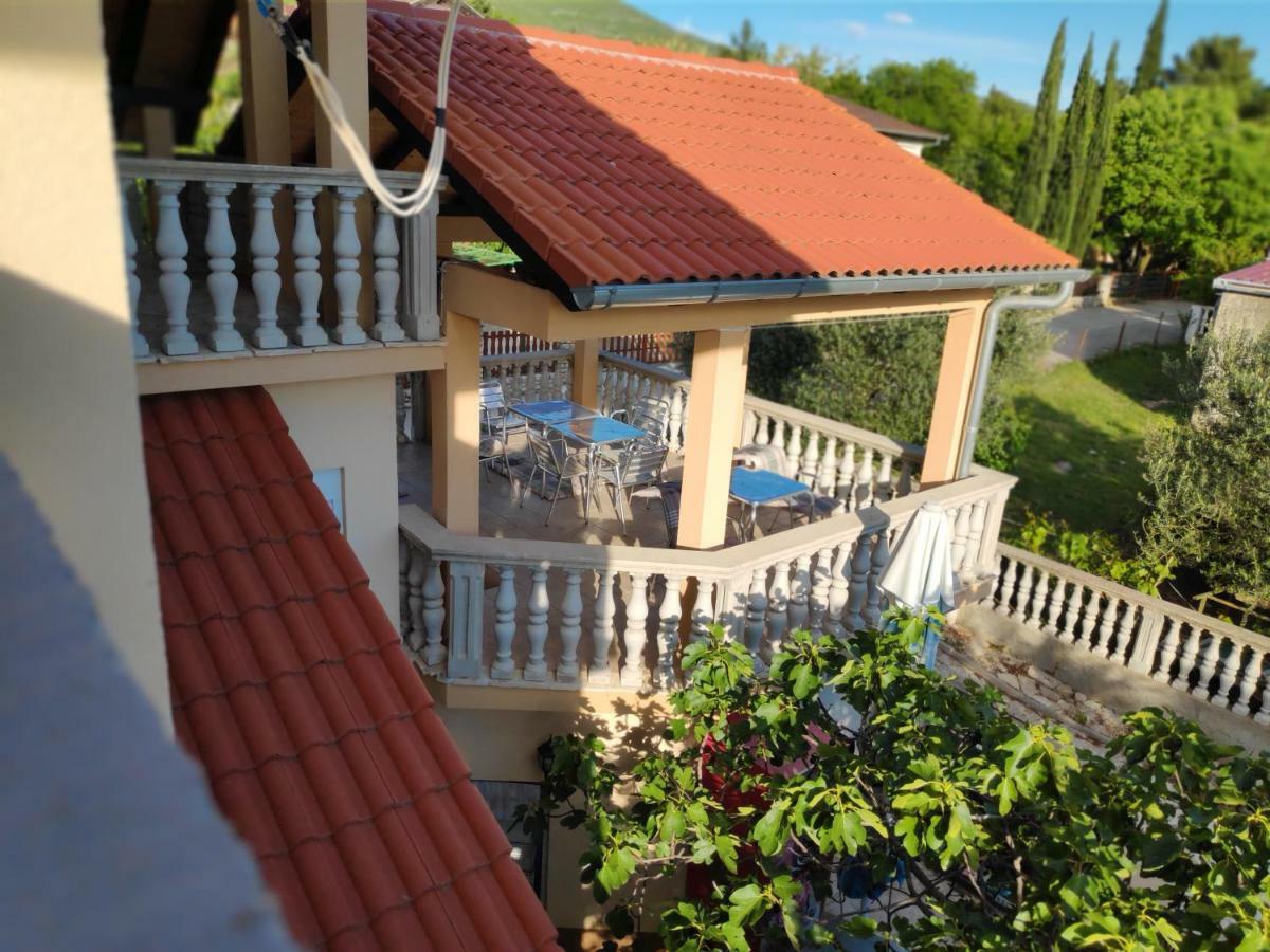 Villa Punta Blava - Beach Front, Ideal For Family Vacation With Kids, Large Terraces With Sea View, Internet, Netflix, No Pets Allowed Obrovac Eksteriør billede