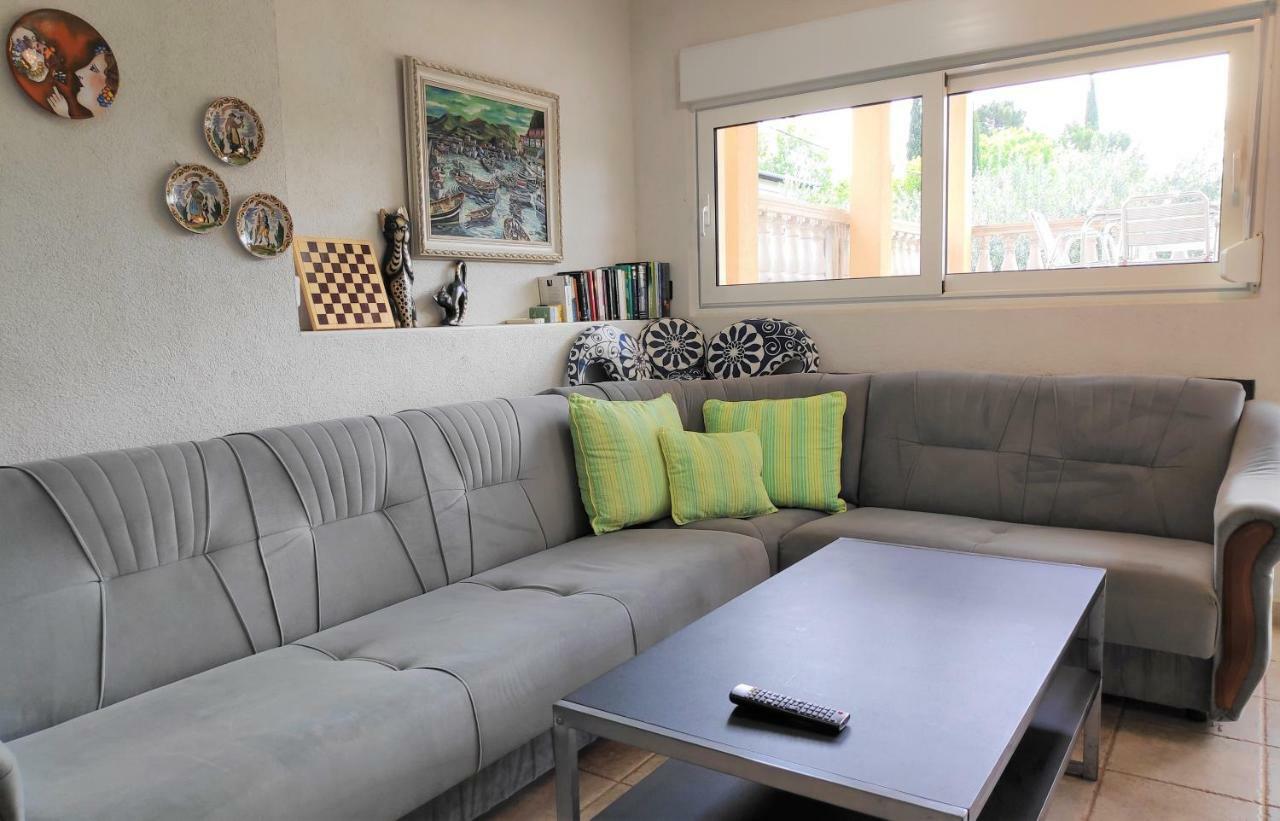 Villa Punta Blava - Beach Front, Ideal For Family Vacation With Kids, Large Terraces With Sea View, Internet, Netflix, No Pets Allowed Obrovac Eksteriør billede