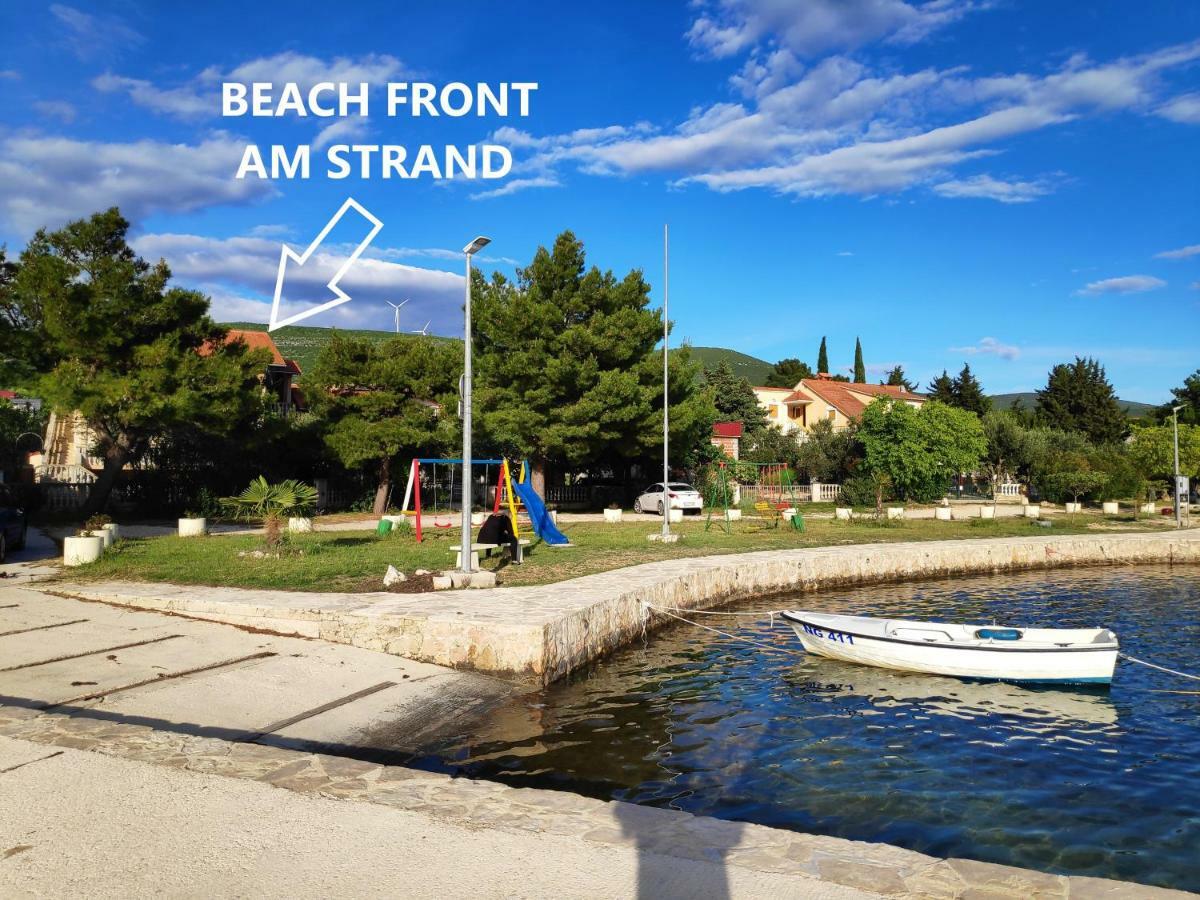 Villa Punta Blava - Beach Front, Ideal For Family Vacation With Kids, Large Terraces With Sea View, Internet, Netflix, No Pets Allowed Obrovac Eksteriør billede