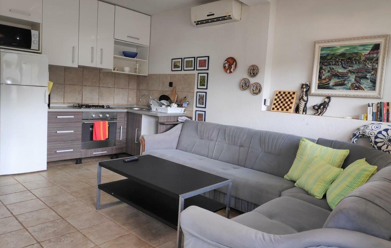 Villa Punta Blava - Beach Front, Ideal For Family Vacation With Kids, Large Terraces With Sea View, Internet, Netflix, No Pets Allowed Obrovac Eksteriør billede
