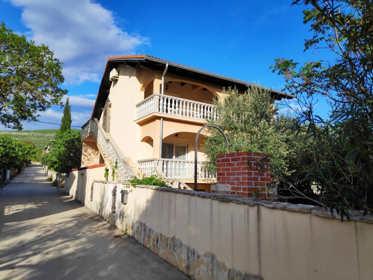 Villa Punta Blava - Beach Front, Ideal For Family Vacation With Kids, Large Terraces With Sea View, Internet, Netflix, No Pets Allowed Obrovac Eksteriør billede