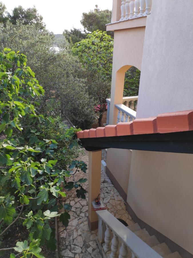 Villa Punta Blava - Beach Front, Ideal For Family Vacation With Kids, Large Terraces With Sea View, Internet, Netflix, No Pets Allowed Obrovac Eksteriør billede