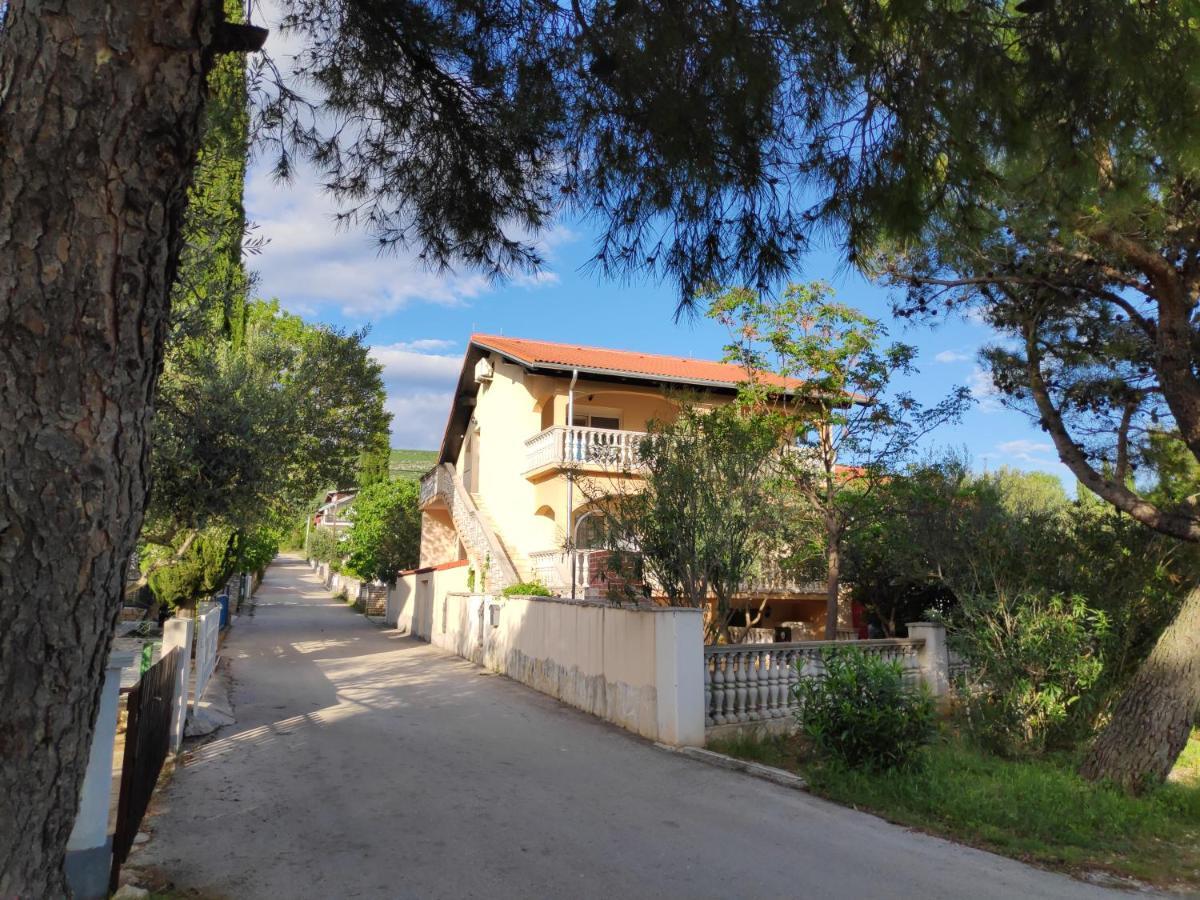 Villa Punta Blava - Beach Front, Ideal For Family Vacation With Kids, Large Terraces With Sea View, Internet, Netflix, No Pets Allowed Obrovac Eksteriør billede